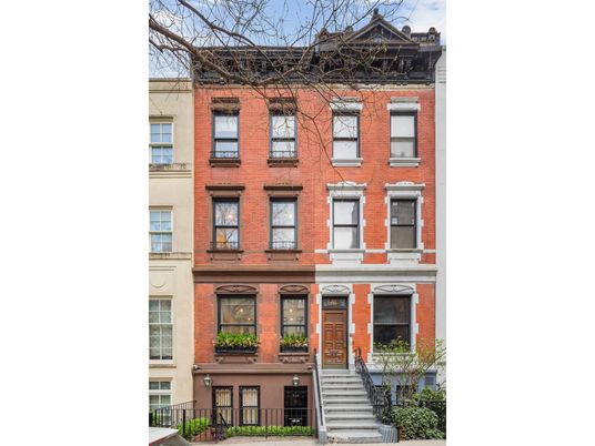 Exterior, Facade, Brick Facade, Rowhouse