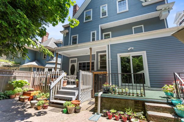 Exterior, Facade, American Foursquare