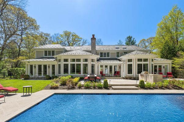 Exterior, Facade, Pool, Mediterranean