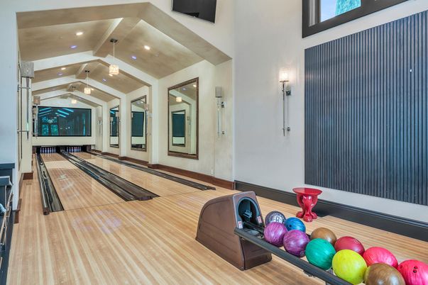 Fitness Equipment, Interior, Pendant Lights, Recessed Lighting, Wood Texture Flooring