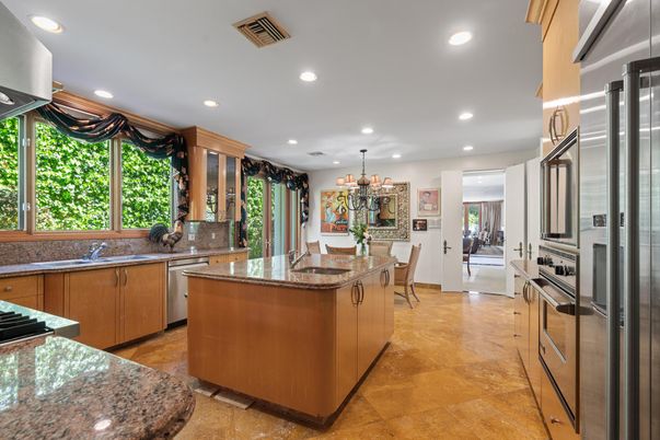 Chandelier, Dining room, Interior, Kitchen, Recessed Lighting, Stainless Steel Appliances