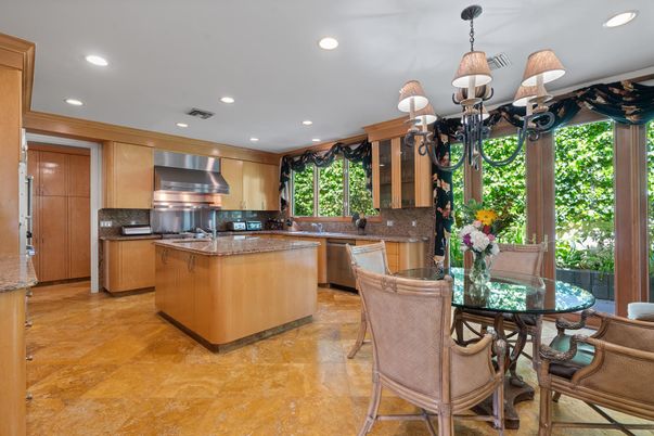 Chandelier, Dining room, Interior, Kitchen, Recessed Lighting, Stainless Steel Appliances