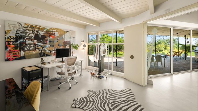 Home Office, Interior
