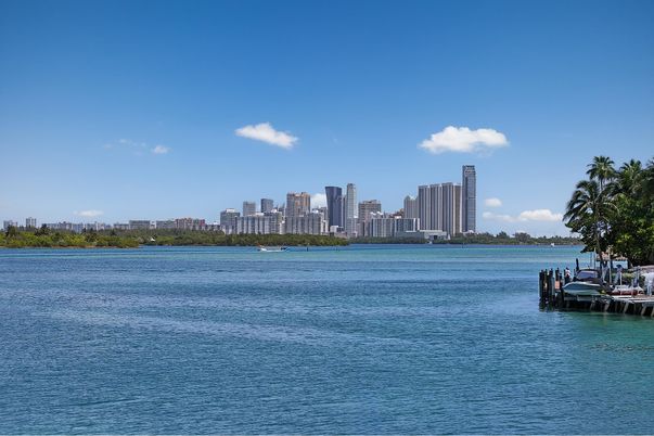 Exterior, Lake
