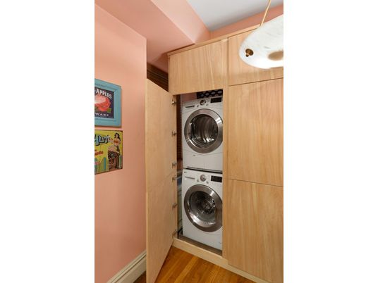 Interior, Utility Closets, Washer, Wood Texture Flooring