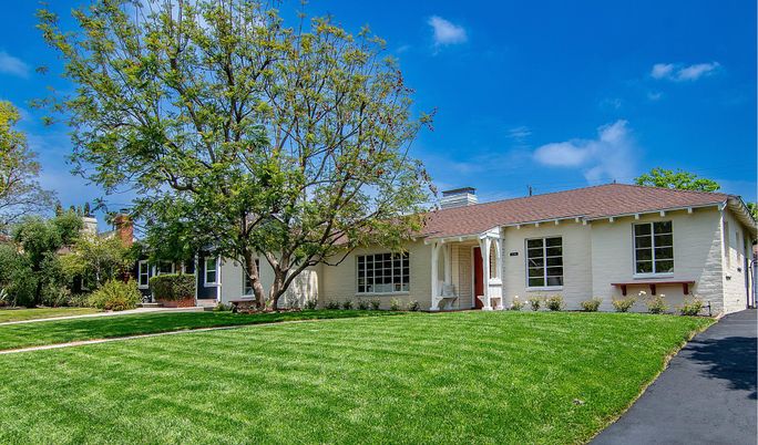 Backyard, Exterior, Facade, Ranch