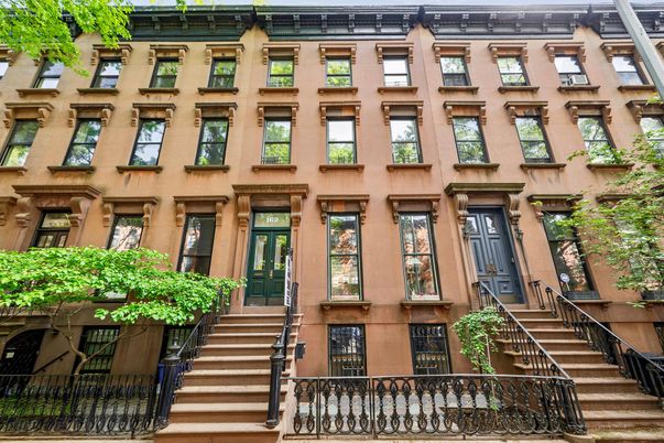 Exterior, Facade, Brownstone