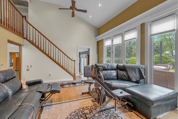 Fitness Equipment, Interior, Living room, Recessed Lighting, Wood Texture Flooring
