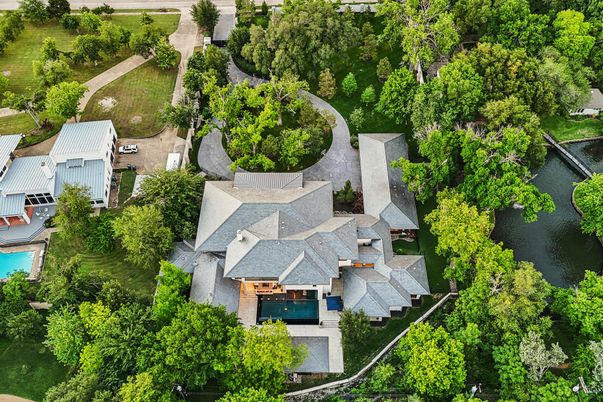 Exterior, Drone