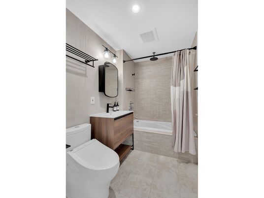 Bathroom, Interior, Recessed Lighting