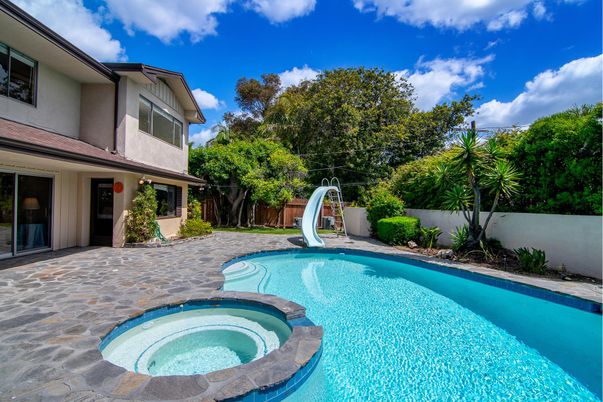 Exterior, Playground, Pool