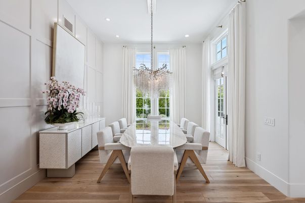 Chandelier, Dining room, Interior, Recessed Lighting, Wood Texture Flooring