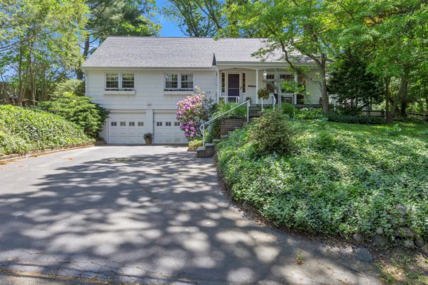 Attached, Exterior, Facade, Cape Cod