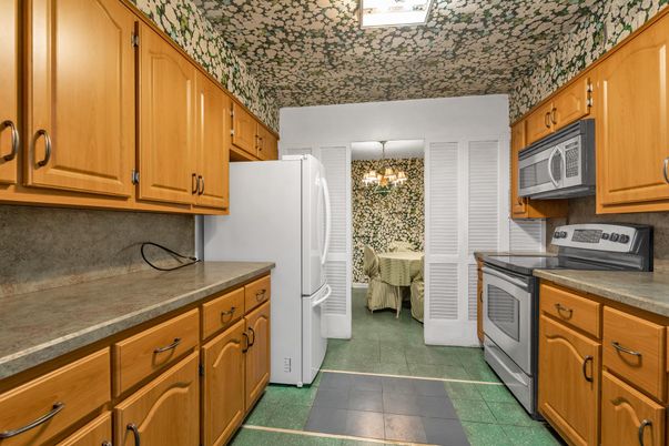 Chandelier, Dining room, Interior, Kitchen