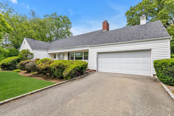 Attached, Exterior, Facade, Cape Cod