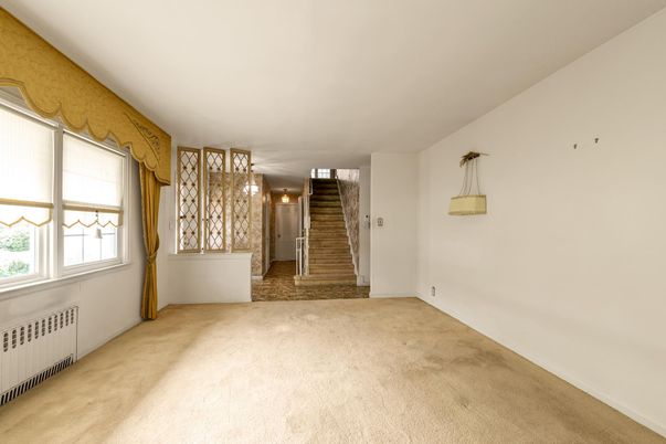 Empty room, Interior, Pendant Lights