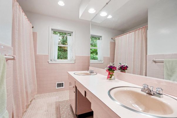 Bathroom, Dual Sink Vanities, Interior, Recessed Lighting