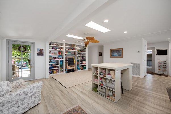 Interior, Recessed Lighting, Wood Texture Flooring