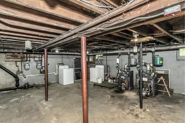 Interior, Washer, Wooden Beams