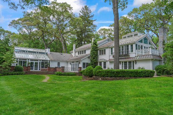 Backyard, Exterior, Facade, Queen Anne Victorian