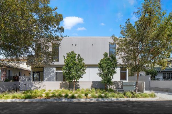 Exterior, Facade, Modern