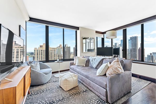 Water, Interior, Living room, Other, Skyline