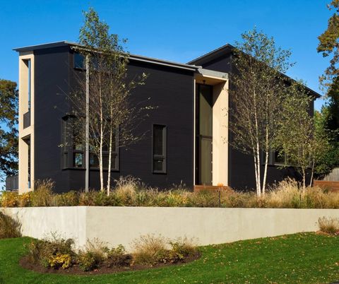 Exterior, Facade, Modern