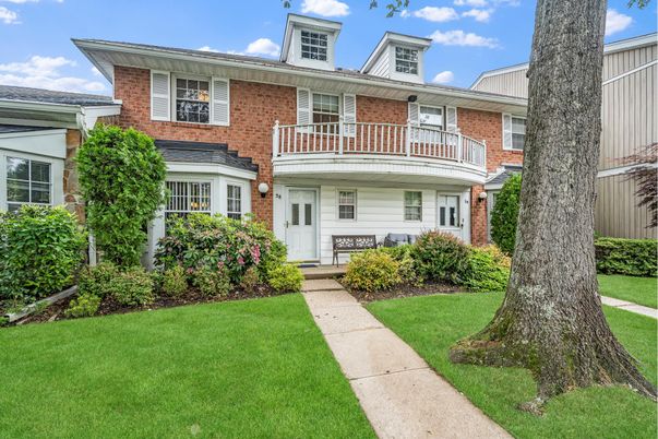 Exterior, Facade, Brick Facade, American Foursquare