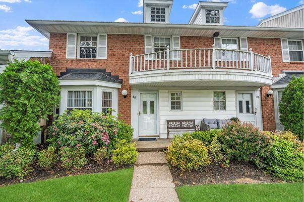 Exterior, Facade, Brick Facade, American Foursquare