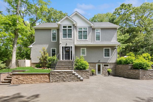 Exterior, Facade, Raised Ranch
