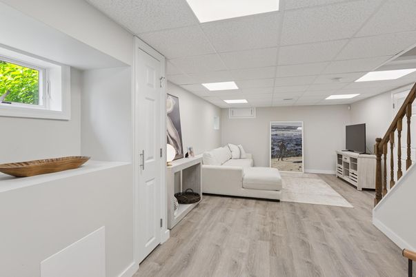 Interior, Recessed Lighting, Wood Texture Flooring