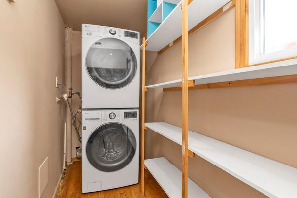 Interior, Utility Closets, Washer, Wood Texture Flooring
