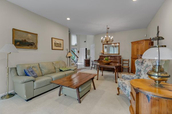 Chandelier, Dining room, Interior, Living room, Piano, Recessed Lighting