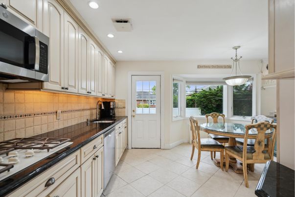 Dining room, Interior, Kitchen, Pendant Lights, Recessed Lighting