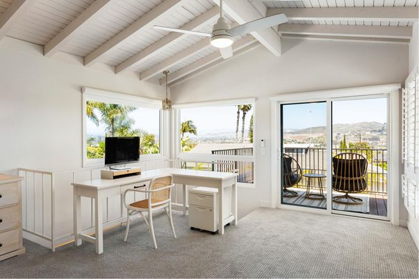 Home Office, Interior