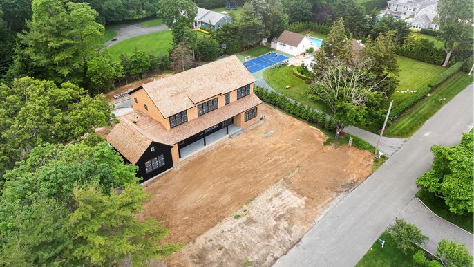 Exterior, Drone