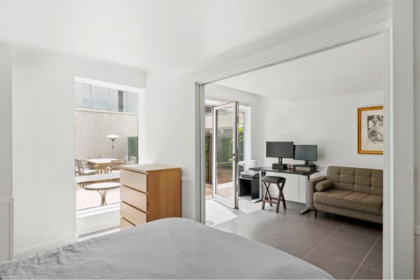 Home Office, Interior