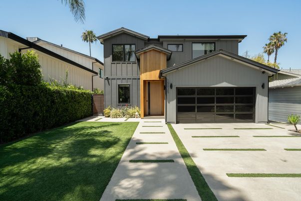 Attached, Exterior, Facade, Farmhouse