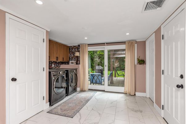 Interior, Marble, Recessed Lighting, Washer
