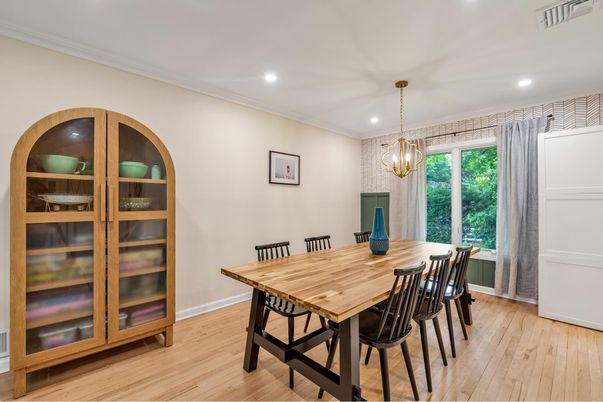 Chandelier, Dining room, Interior, Recessed Lighting, Wood Texture Flooring