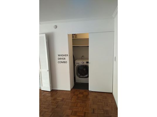 Interior, Utility Closets, Washer, Wood Texture Flooring