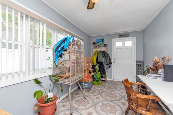 Home Office, Interior