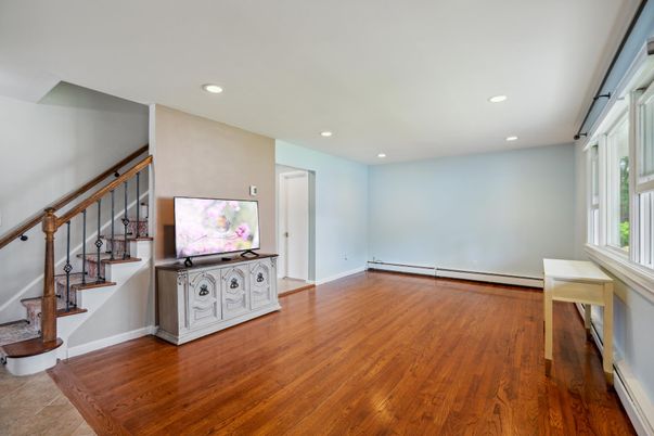 Interior, Recessed Lighting, Wood Texture Flooring