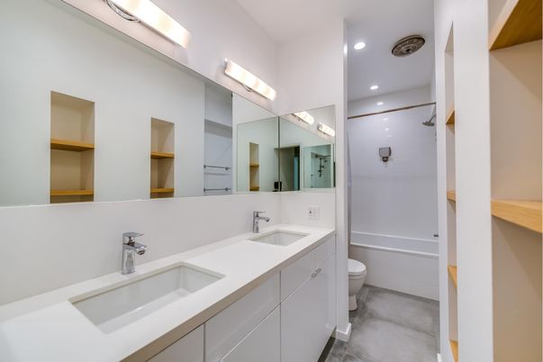 Bathroom, Dual Sink Vanities, Interior, Recessed Lighting