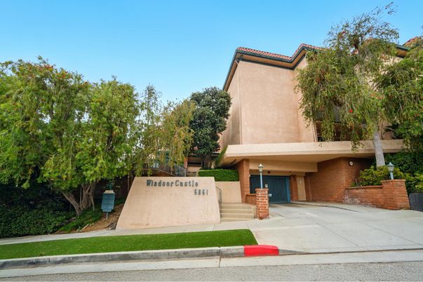 Exterior, Facade, Mediterranean