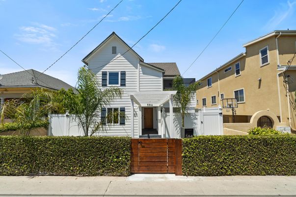 Exterior, Facade, Queen Anne Victorian