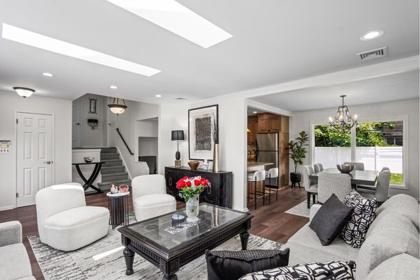 Chandelier, Dining room, Interior, Living room, Recessed Lighting, Wood Texture Flooring