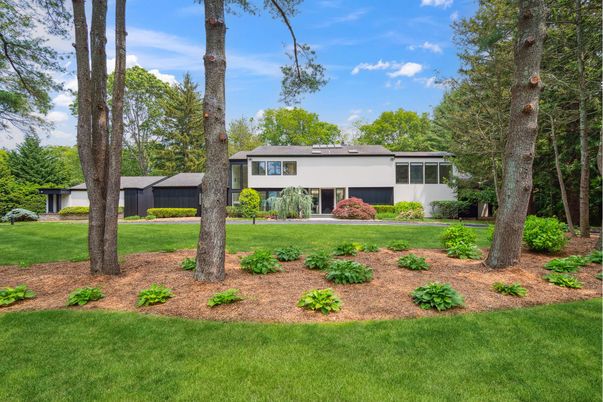 Backyard, Exterior, Facade, Split Level