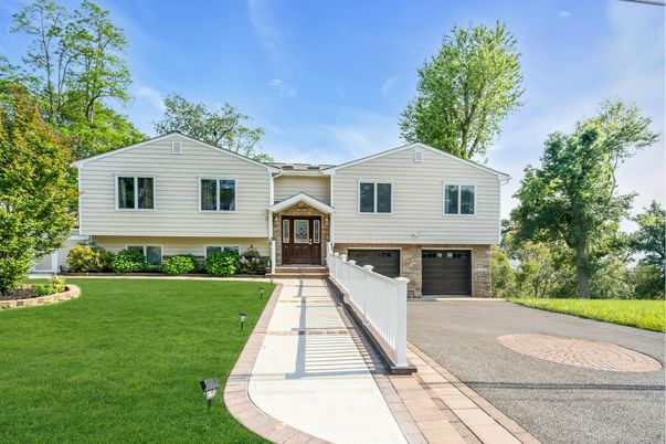 Attached, Exterior, Facade, Raised Ranch