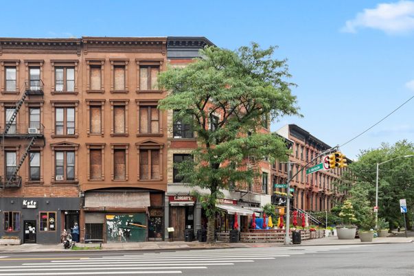 Exterior, Facade, Brownstone